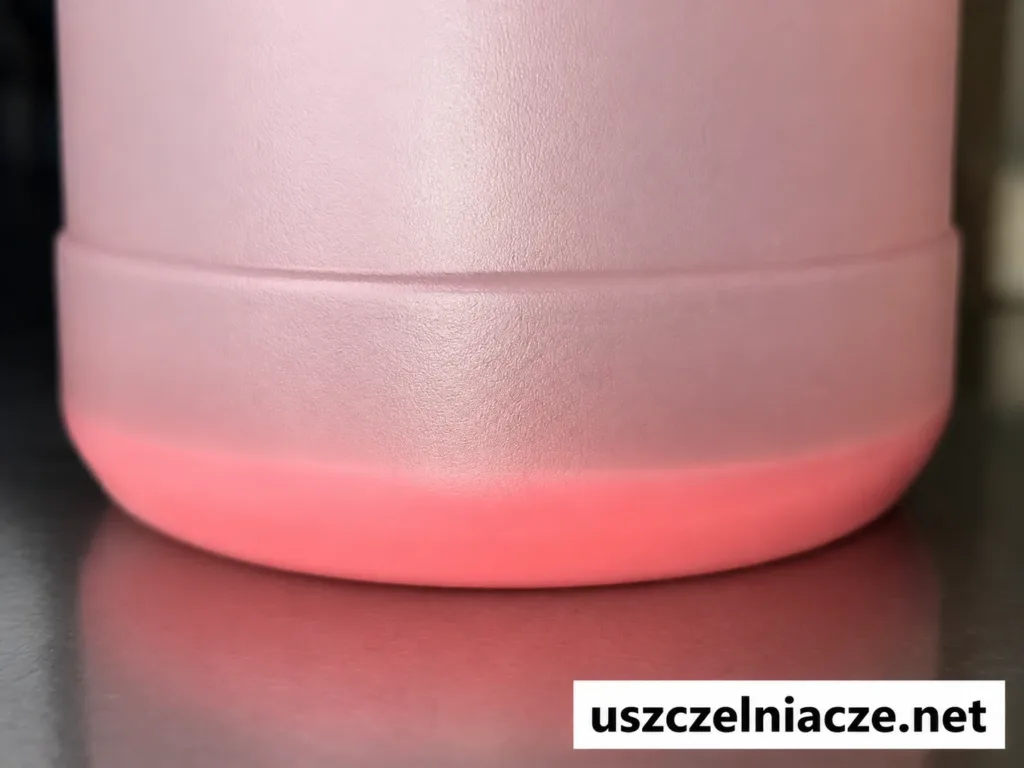 Zbliżenie na osad w butelce Multiseal Special przed aplikacją