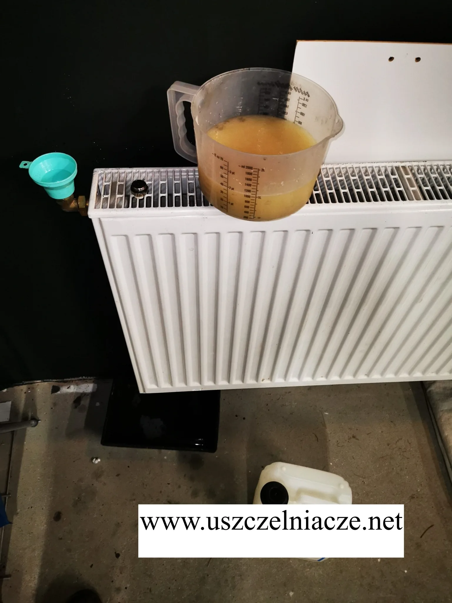 03-jaki-uszczelniacz-wybrac-wlewanie-multiseal-przez-grzejnik